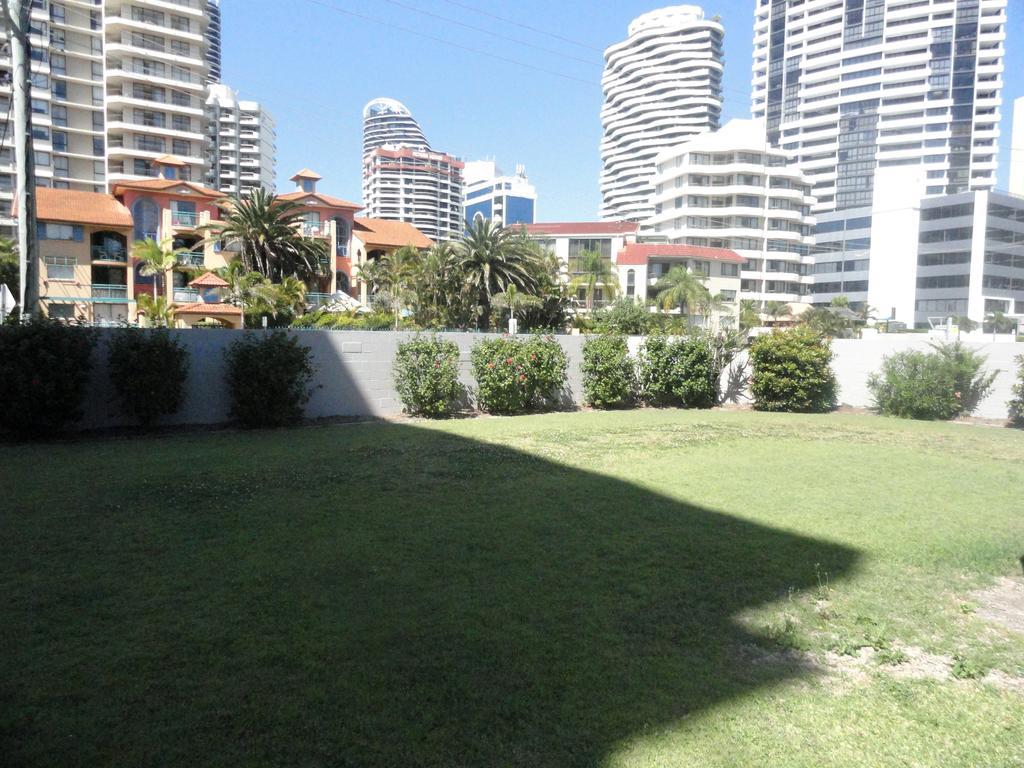 Queensleigh Holiday Apartments Broadbeach Exteriör bild