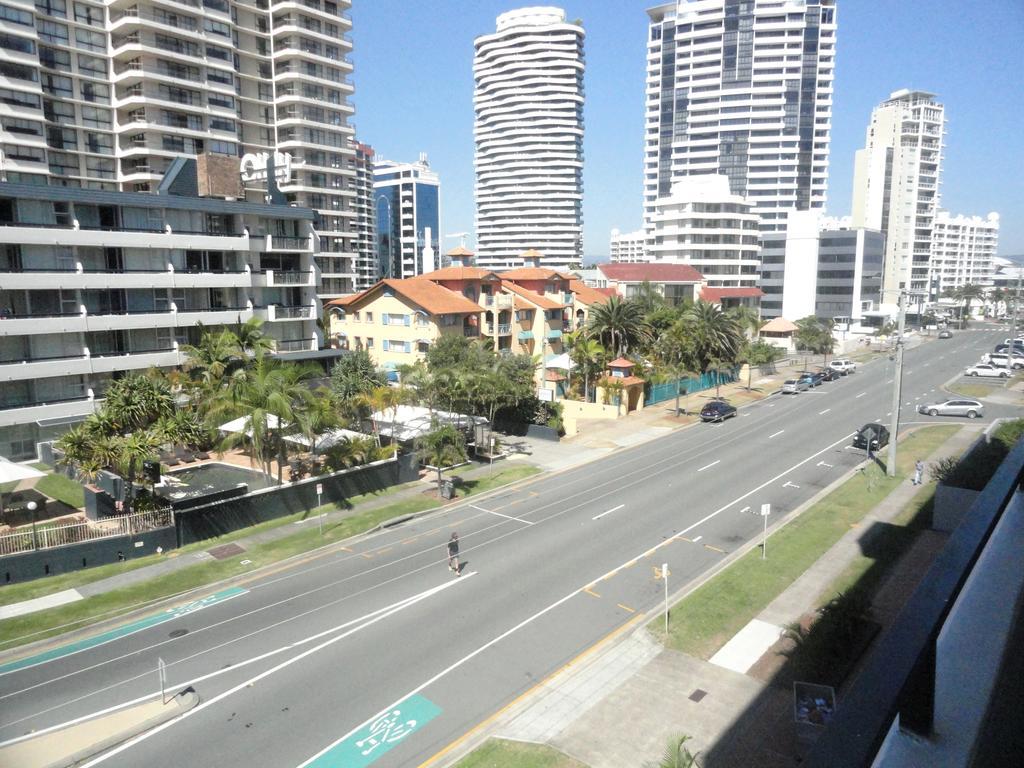 Queensleigh Holiday Apartments Broadbeach Exteriör bild